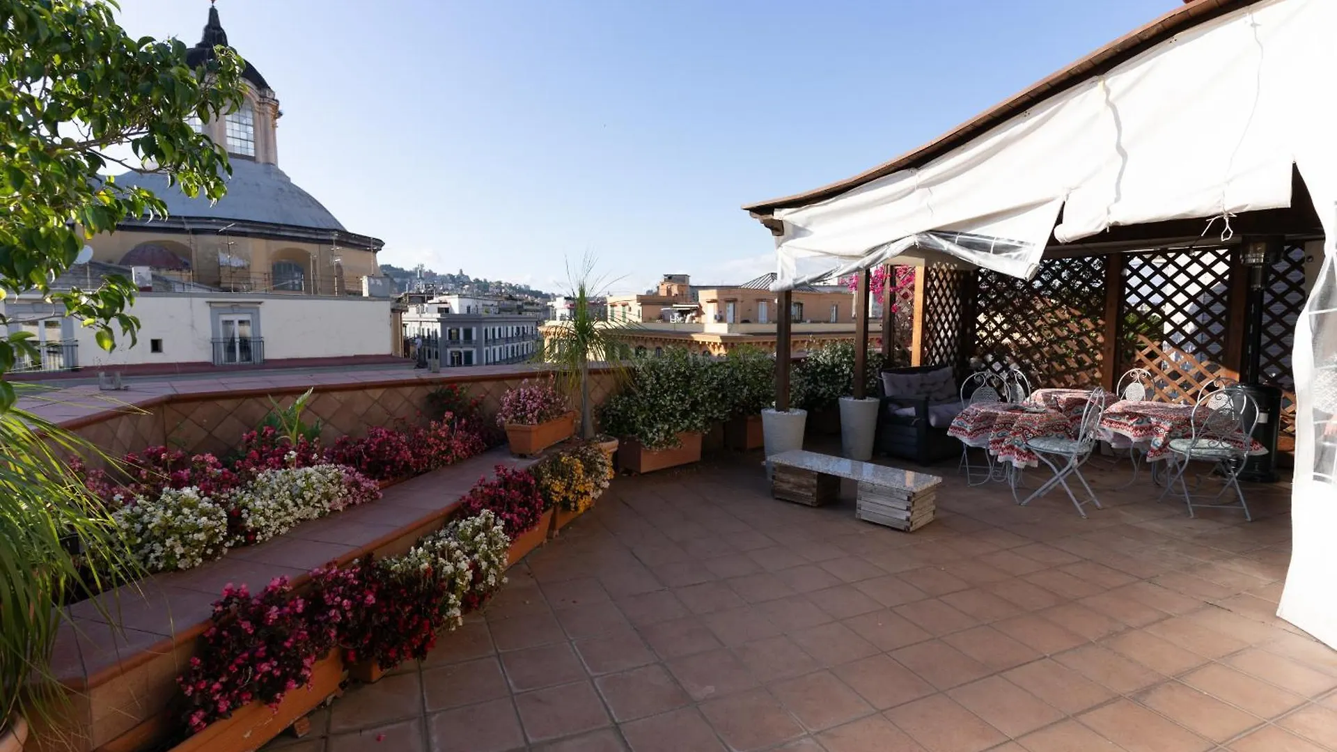 Affittacamere Hotel L'Attico Fuggente Napoli